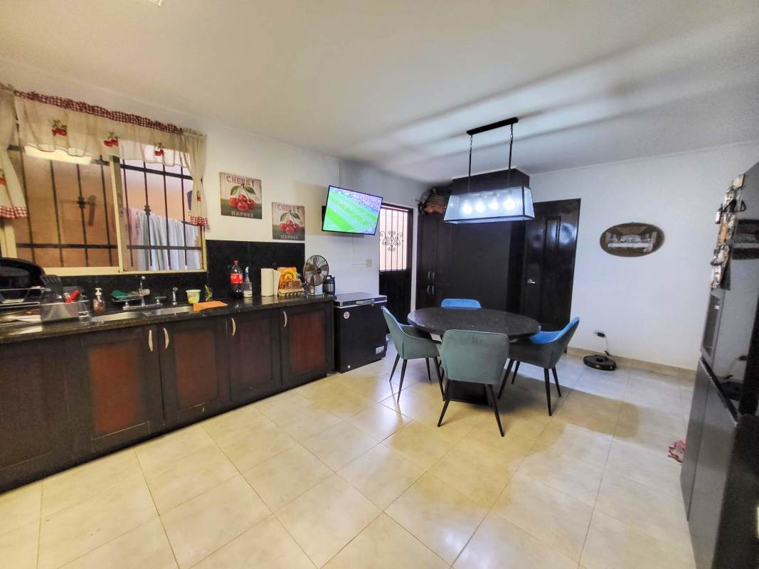 Formal dining with festive decor in spacious Panama house Condado del Rey