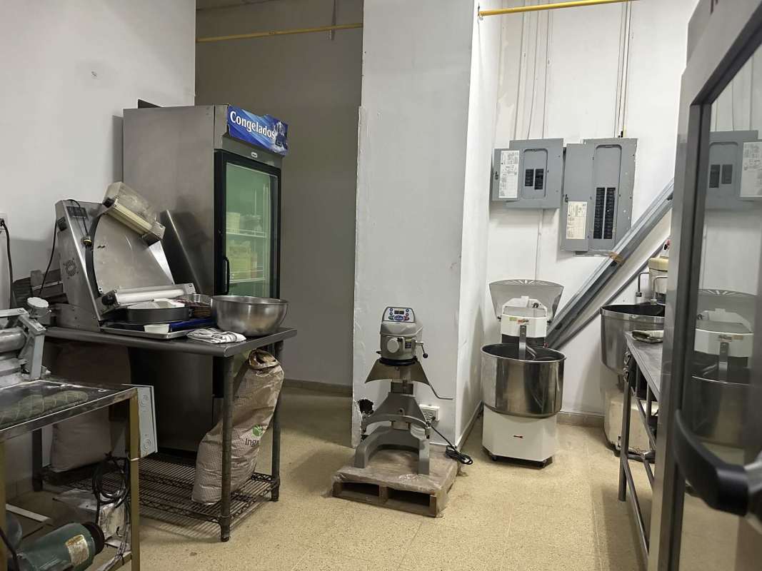 Professional kitchen appliances in commercial property for sale Panama City