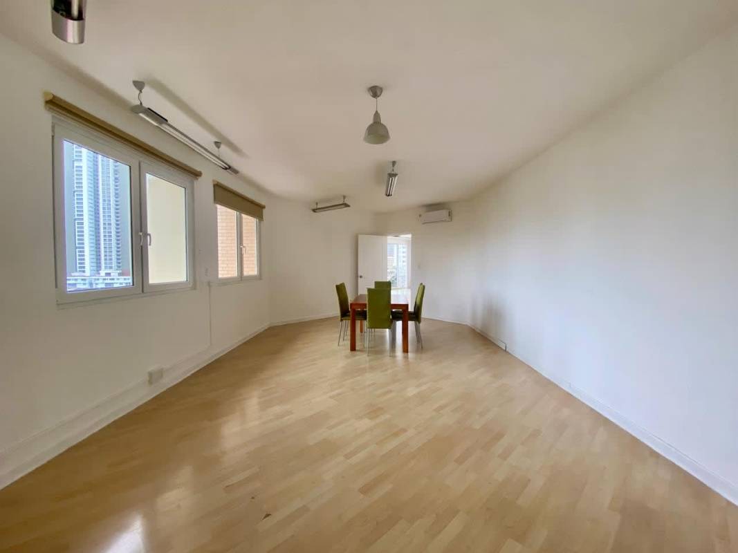 Modern kitchen with granite counters, wood cabinetry, breakfast bar in PH Vistanova El Cangrejo Panama