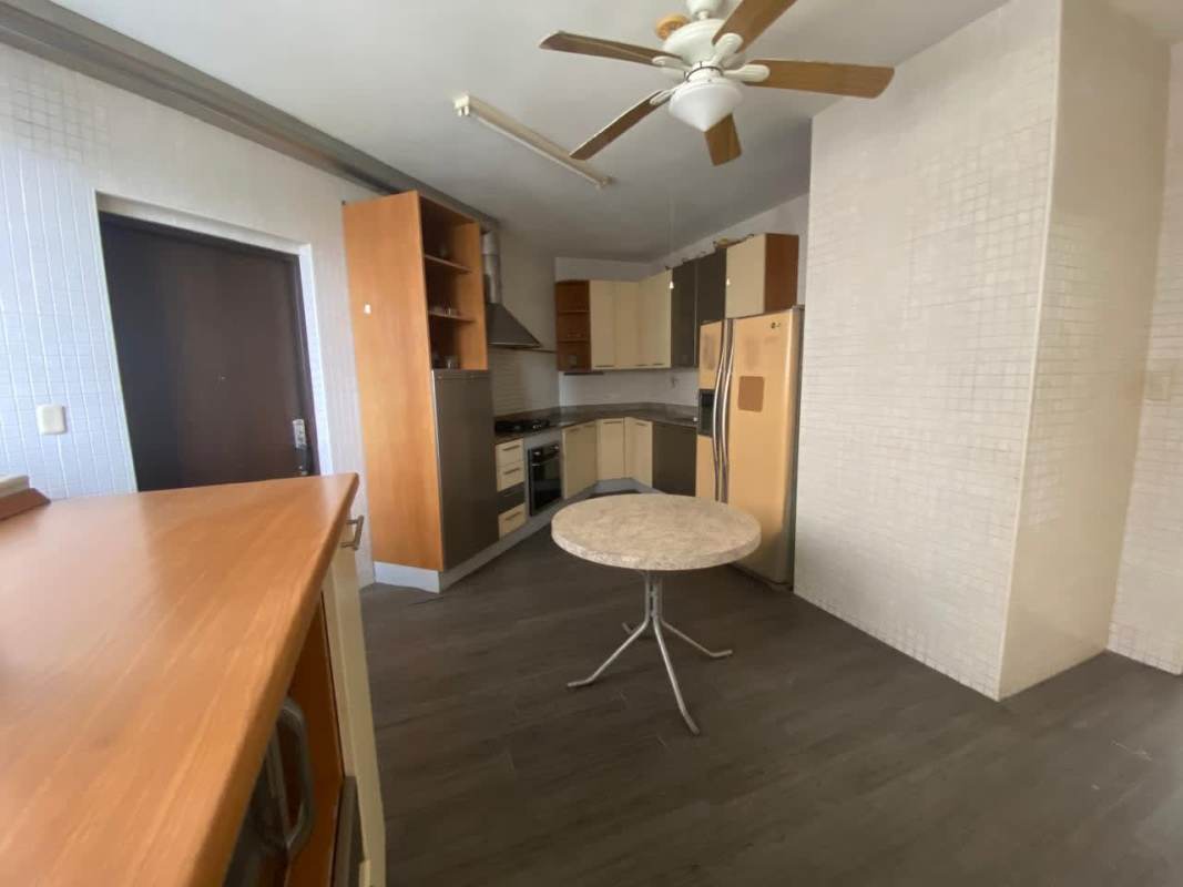 Bedroom with closet, ceiling fan and city views PH Vistanova El Cangrejo Panama