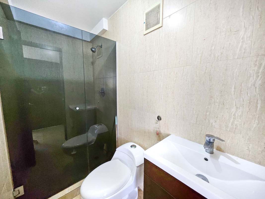 Modern bathroom with glass enclosed shower PH Terrazas del Rey Condado del Rey