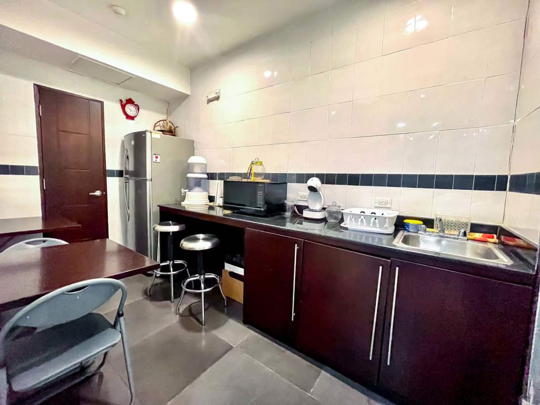 Modern office reception with seating area and glass entrance at PH Office One Obarrio Panama