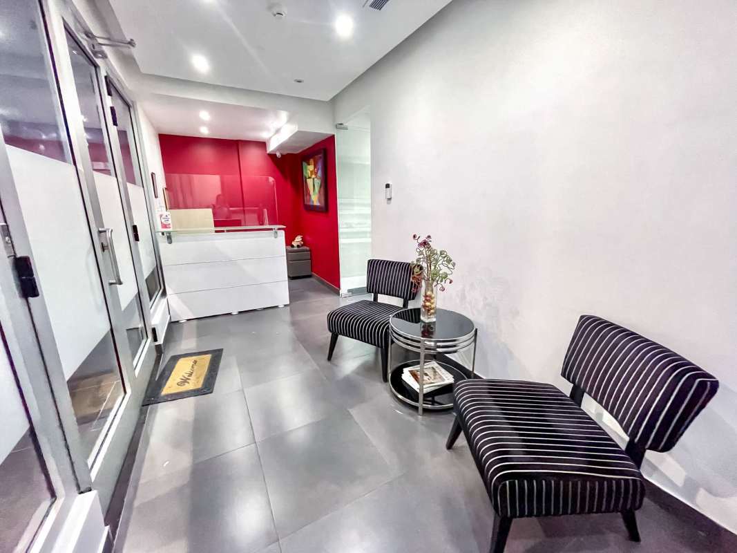 Glass-walled meeting room with city skyline views at PH Office One Obarrio Panama