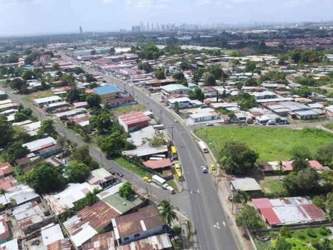 Mixed commercial main road with proximity to residential and commercial developments Panama City