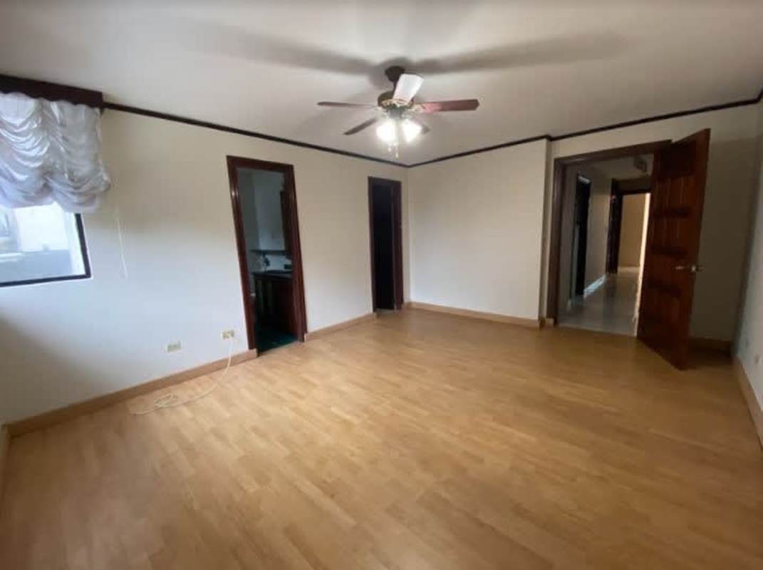 Empty bedroom with window, tile flooring PH Midtown El Cangrejo