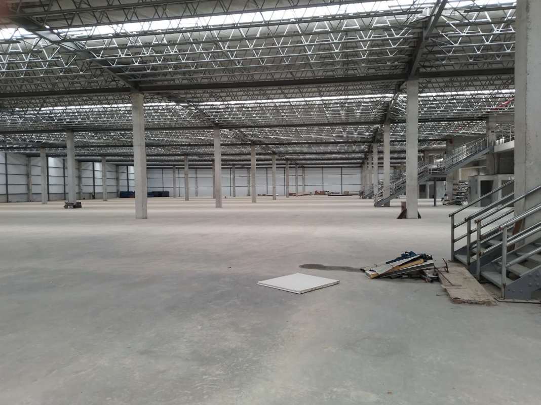 Industrial loading dock area with container height sectional doors Zona Uno Tocumen Panama City