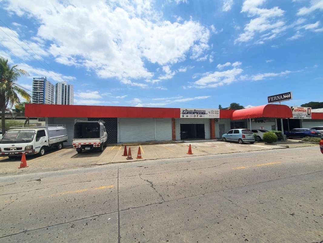 Betania fully occupied commercial retail and office plaza for sale Plaza Fernand Panama