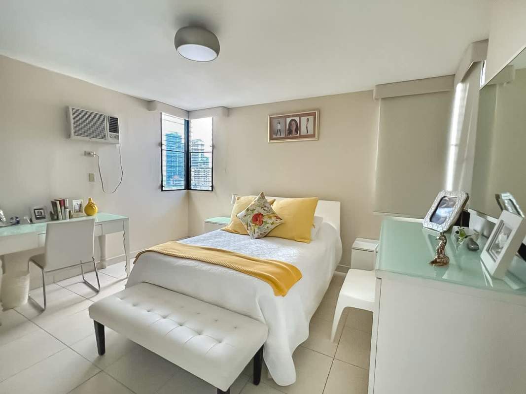 Spacious master bedroom panoramic city skyline PH Marbella Tower II Panama