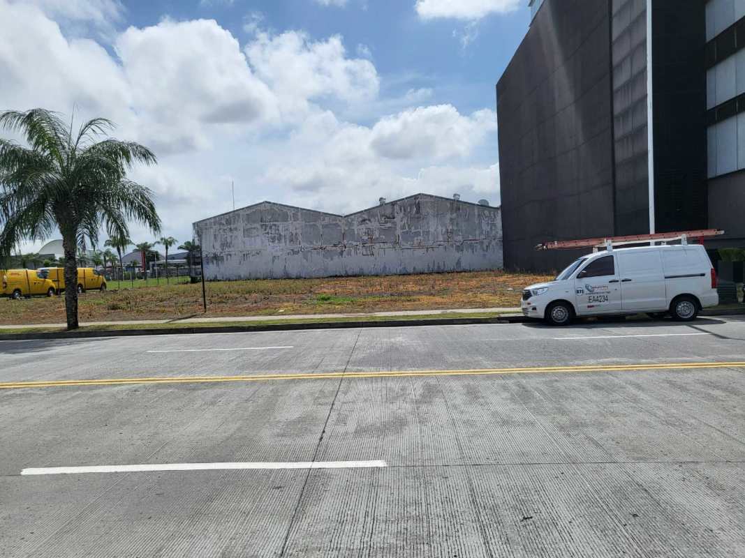 1,417m2 Commercial Lot in Santa Maria Business District Panama