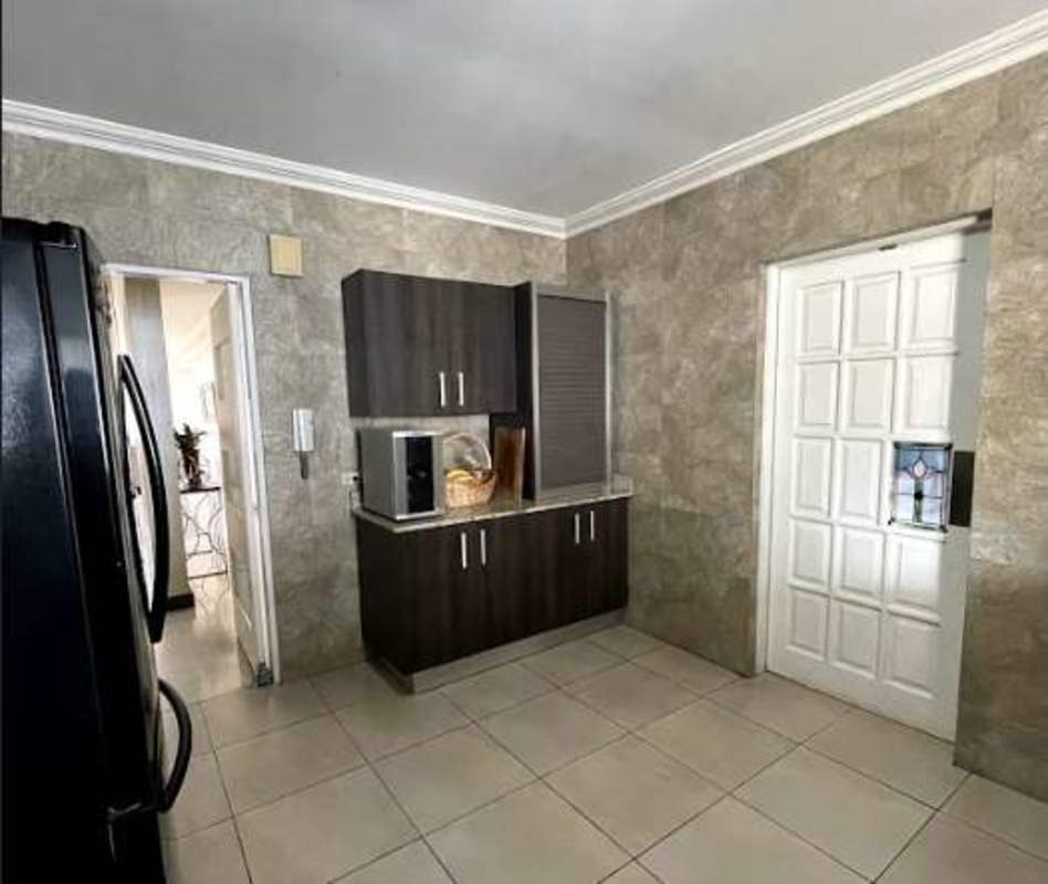 Bright dining and living room with elegant finishing, PH Torre Marbella, Panama City