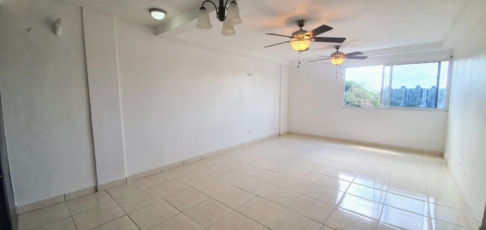 Bathroom with pink tiles, beige walls and decorative shower curtain in PH Madison Towers Condado del Rey