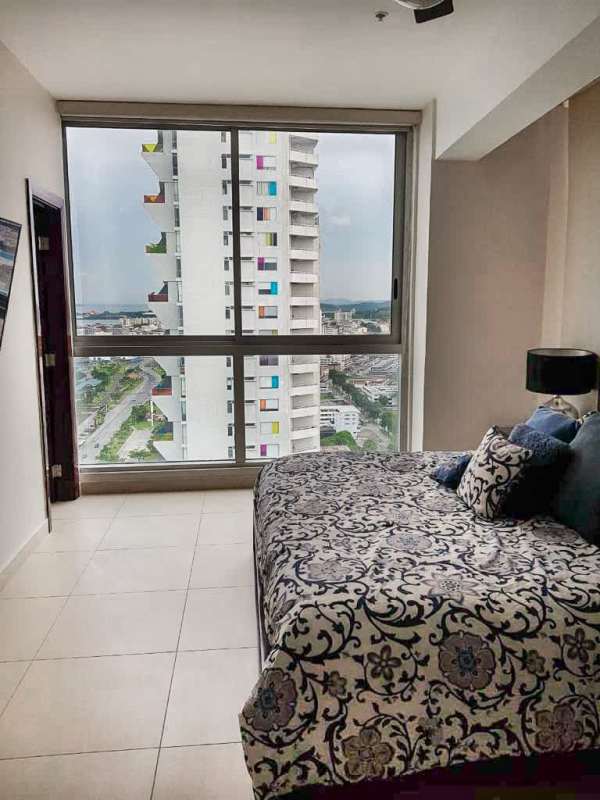 Contemporary guest bathroom with marble sink and walk-in shower in PH Rivage Panama