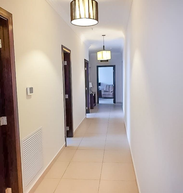 Secondary bedroom with skyline view, large window, neutral décor in PH Rivage Avenida Balboa