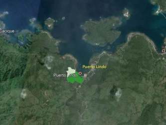 Aerial map overlay indicating two beachfront parcels totaling 9.7 hectares on Puerto Lindo coastline