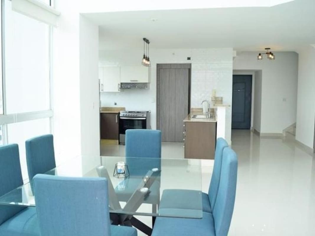 Contemporary bathroom with glass shower and modern fixtures at Park Loft San Francisco Panama