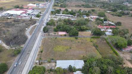 Large corner property available for commercial development next to Panamericana highway Penonomé