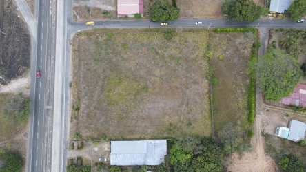 Level commercial lot ideal for construction on busy Panamericana highway Penonomé Panama