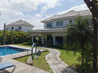 Contemporary living room with large windows, pool view, open concept interior Bijao Residences Panama