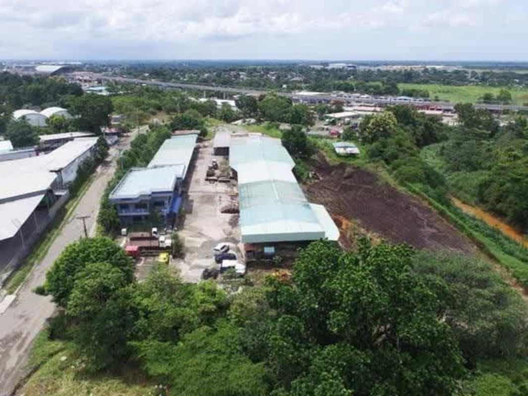 Warehouses, parking and access roads near Tocumen Metro industrial zone Panama