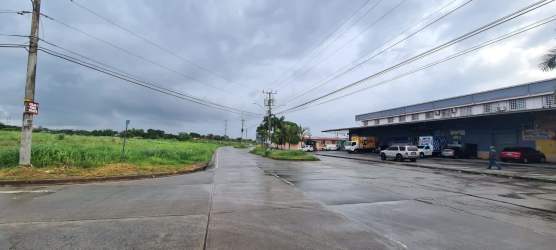 Industrial warehouse with parking adjacent to grassy commercial land Arraiján Panama