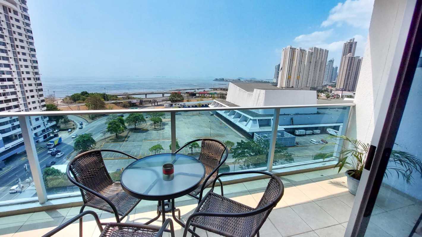 Balcony with panoramic city and ocean views PH Cabomarzo San Francisco Panama