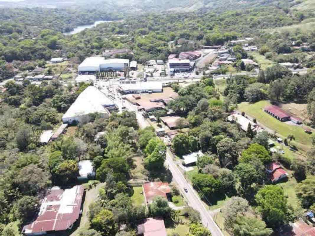 Mixed residential and commercial neighborhood near Ciudad Bolívar Panama