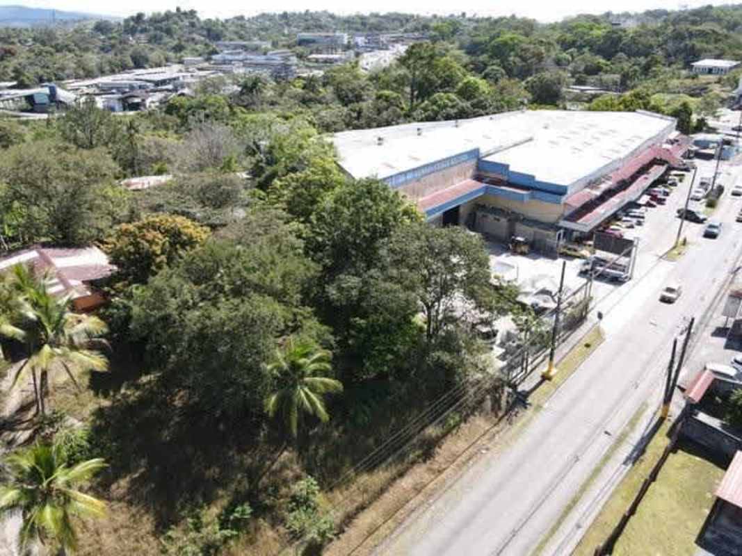 Industrial and commercial surroundings of Las Cumbres land plot Panama
