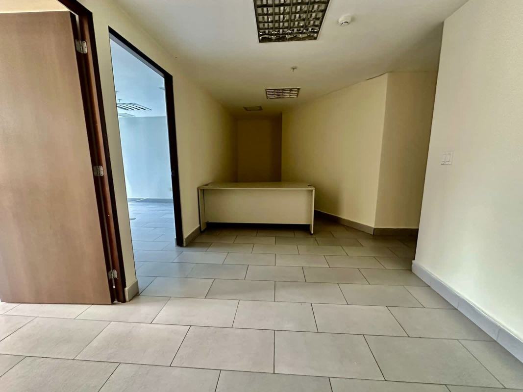 Hallway reception area with desk tiled floors PH Denovo Obarrio