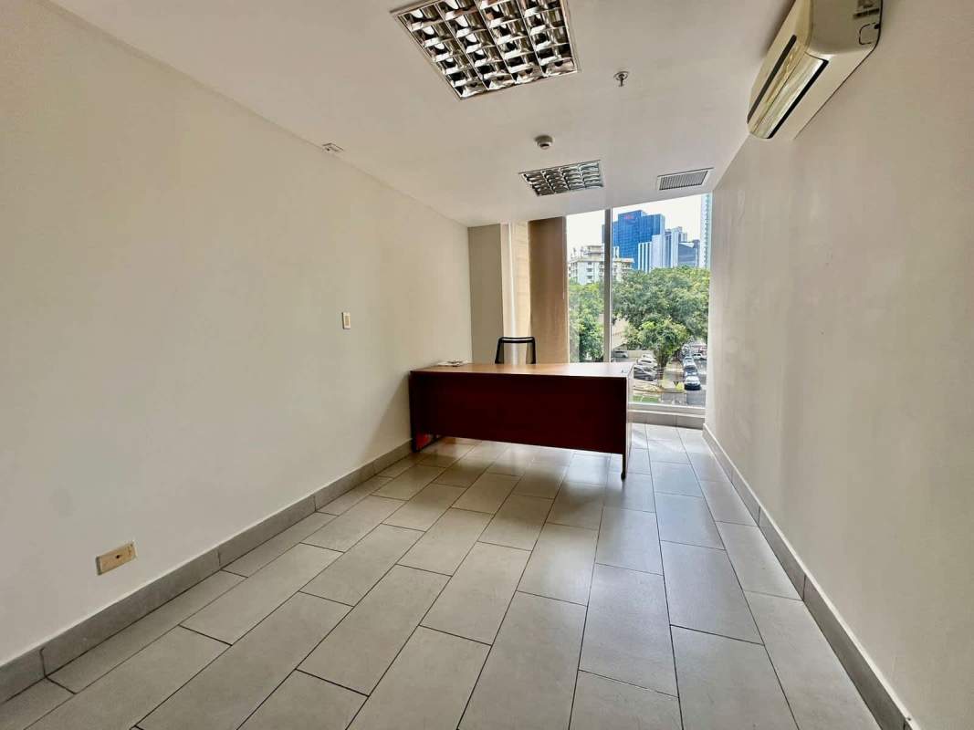 Private office with city view window, split AC, tiled flooring in PH Denovo Obarrio Panama