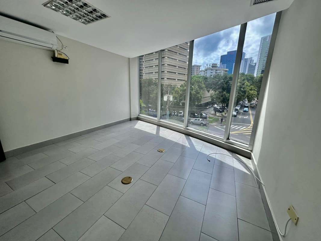 Meeting space with AC, tiled floors and window at PH Denovo Obarrio
