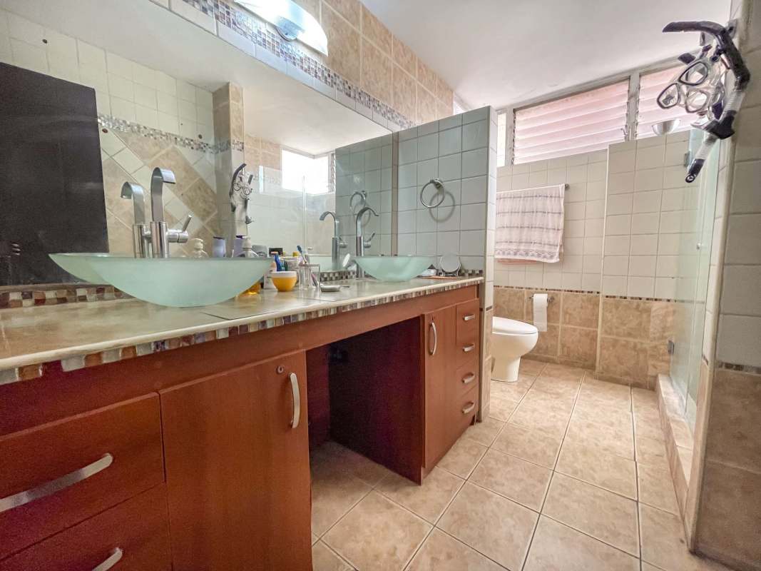 Contemporary dining area with large windows and city views at PH Residencial El Carmen Panama