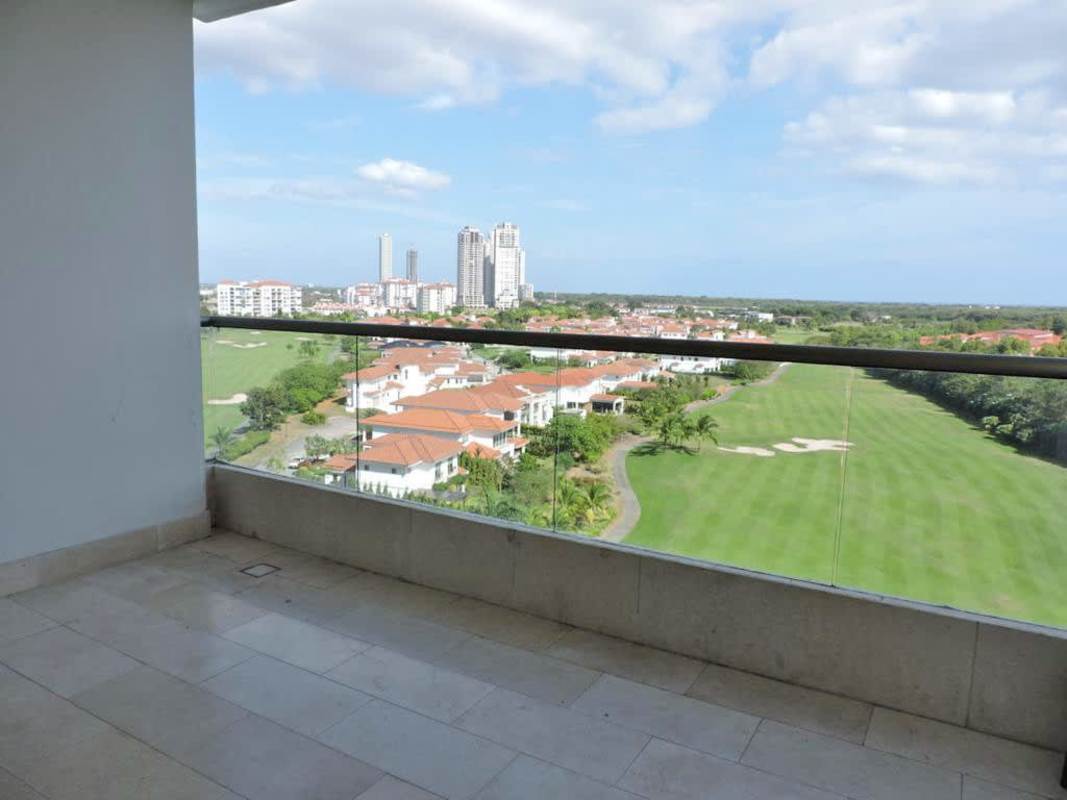 Balcony with glass railing, panoramic views of Santa Maria golf course and Panama skyline PH Greenview Residences