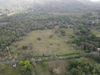 Paved highway access at boundary of 250 hectare farmland near Panama City