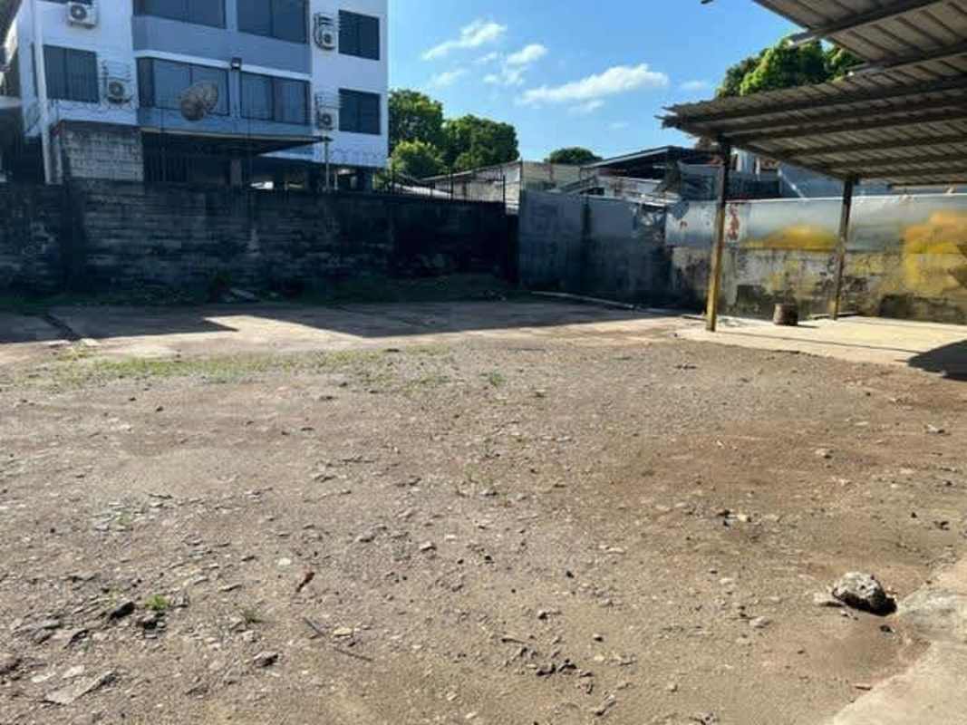 Exterior of commercial lot with covered parking area on Av Santa Elena corner Parque Lefevre Panama