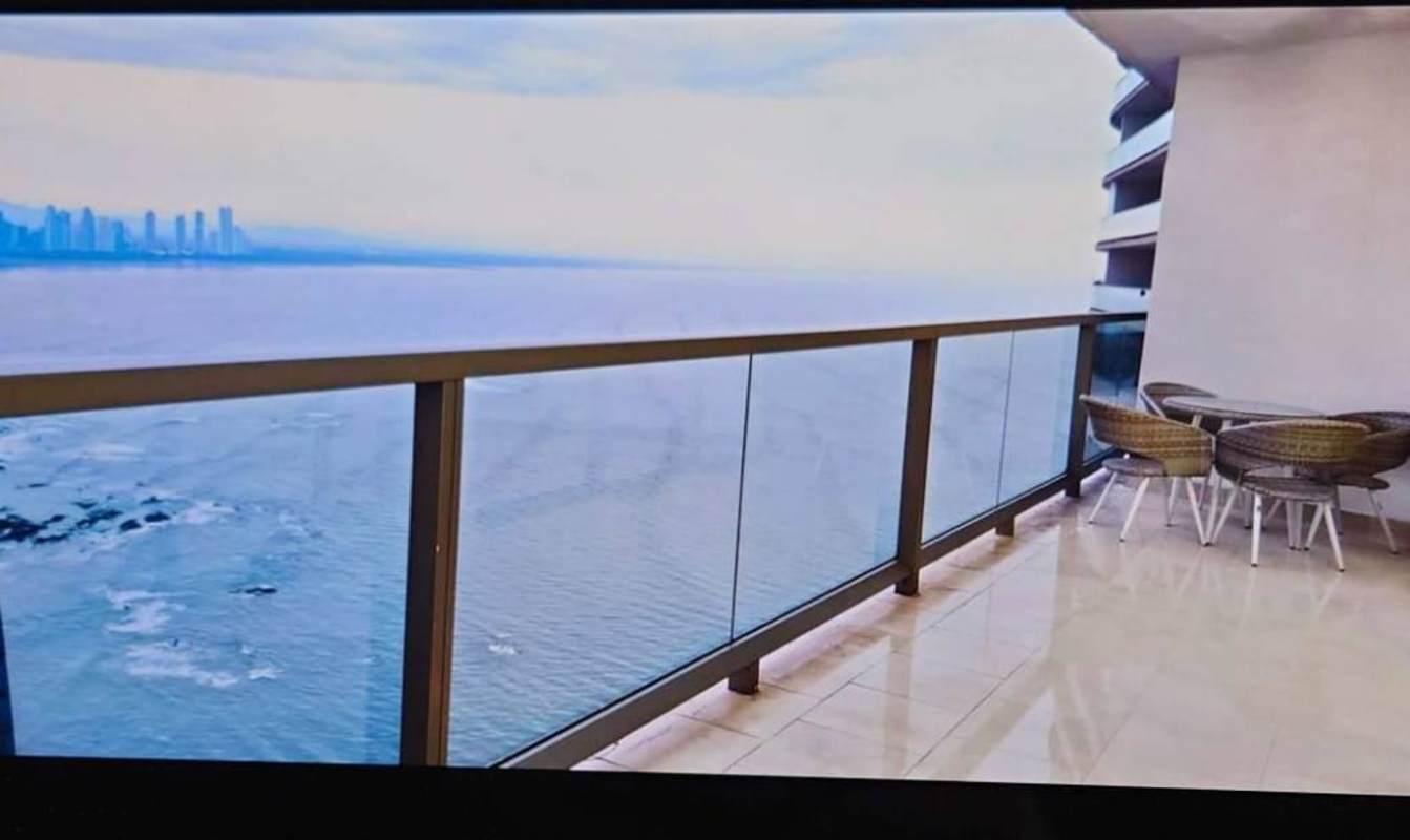 Fully equipped modern kitchen with marble surfaces and stainless appliances in PH Aquamarina Punta Pacifica