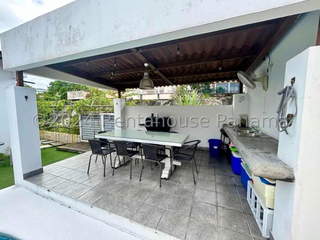 House for Sale in Rufina Alfaro - 5 bedrooms