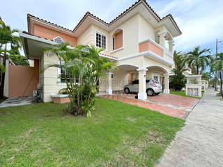House for Sale in Costa Sur - 5 bedrooms