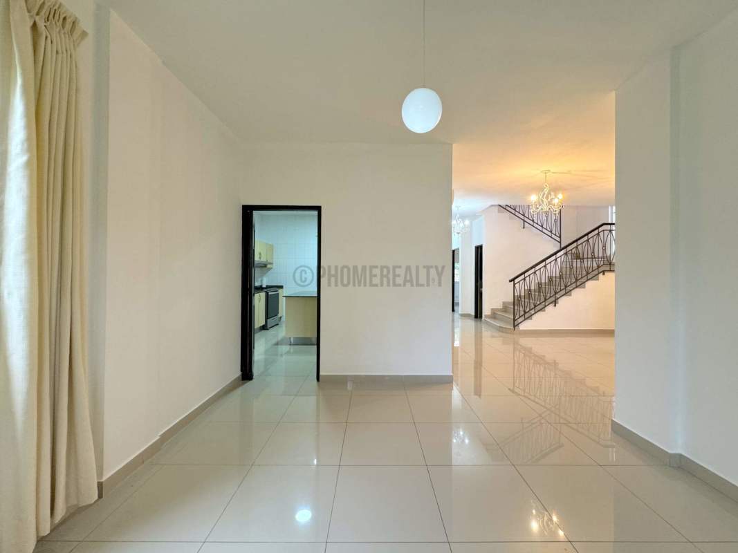 Modern kitchen with granite countertops, island and light wood cabinets in Costa Sur house