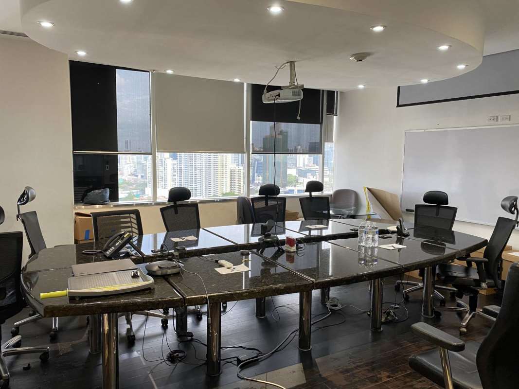 Private executive office with furnishings and glass walls PH Ocean Club Panama