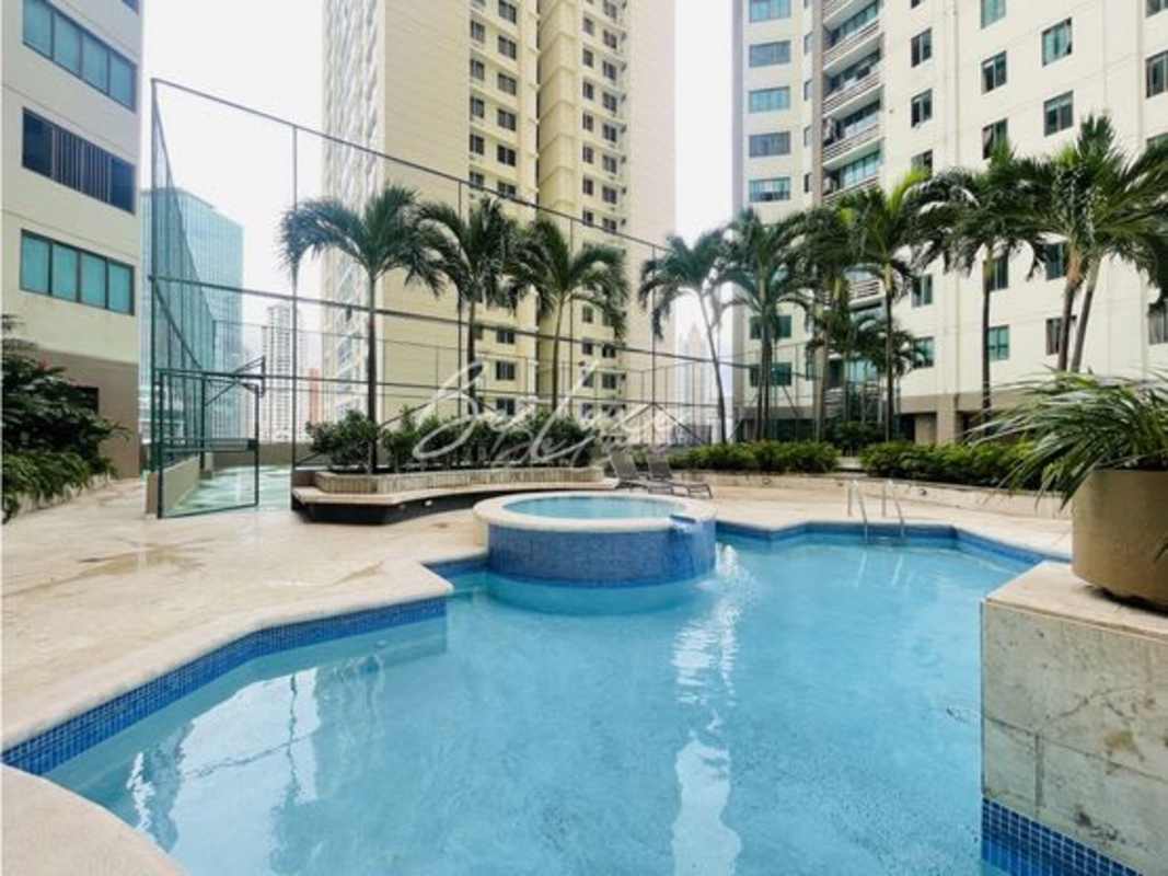 Heated infinity pool with ocean view in PH Ocean Park Punta Pacifica