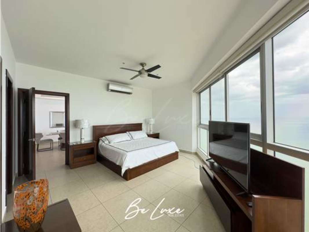 Spacious ensuite master bedroom with panoramic ocean and skyline views PH Rivage Panama