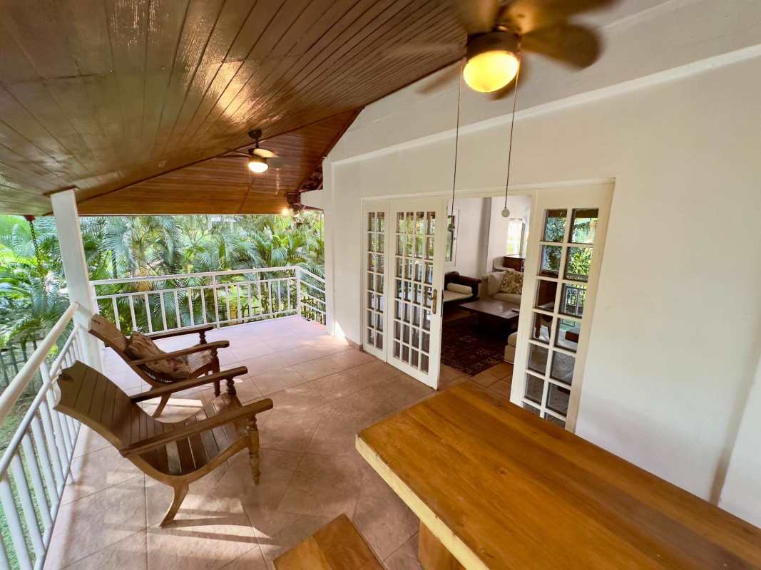 Lush tropical garden with patio fencing Clayton Ciudad del Saber home rental