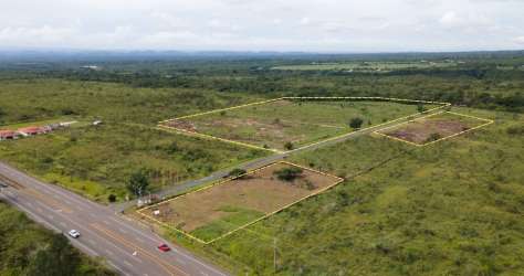 Panoramic view across open grassy land parcel for sale in Boquete Panama with mountain backdrop
