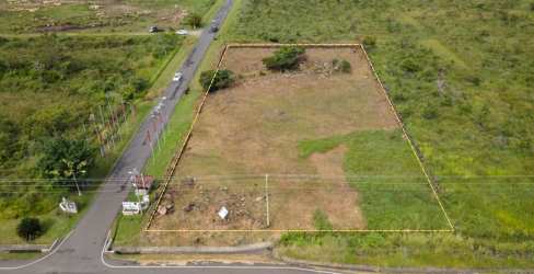 Aerial shot of 5,000m2 vacant lot with highway access near Boquete Chiriquí