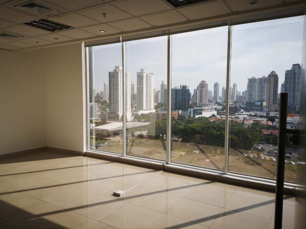 Office floor to ceiling windows panoramic ocean and city views PH BICSA Obarrio Panama
