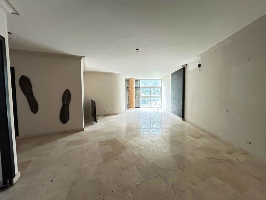 Laundry utility room with double sink and window at The Bridge Panama apartment.