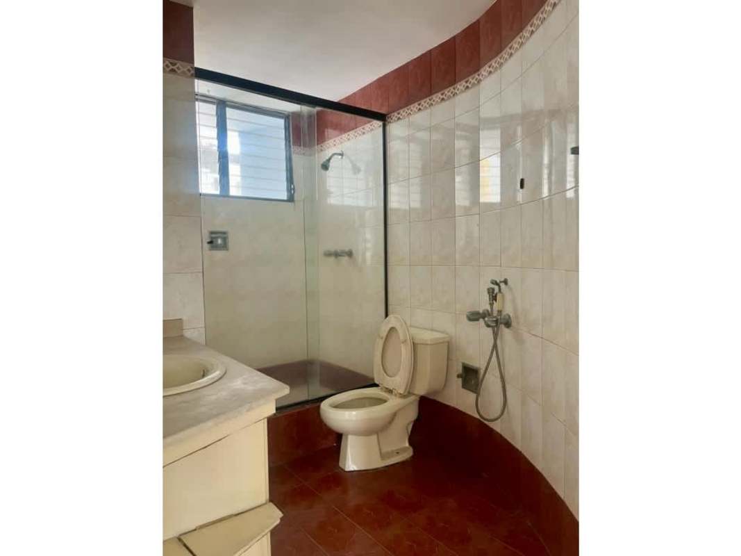 Laundry area featuring large sink and louvered window PH Terrazas del Cangrejo Panama