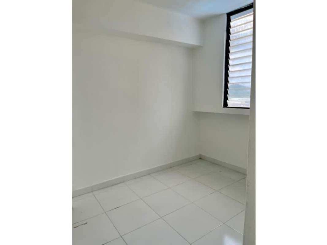 Small utility room with louvered window at PH Terrazas del Cangrejo Panama City