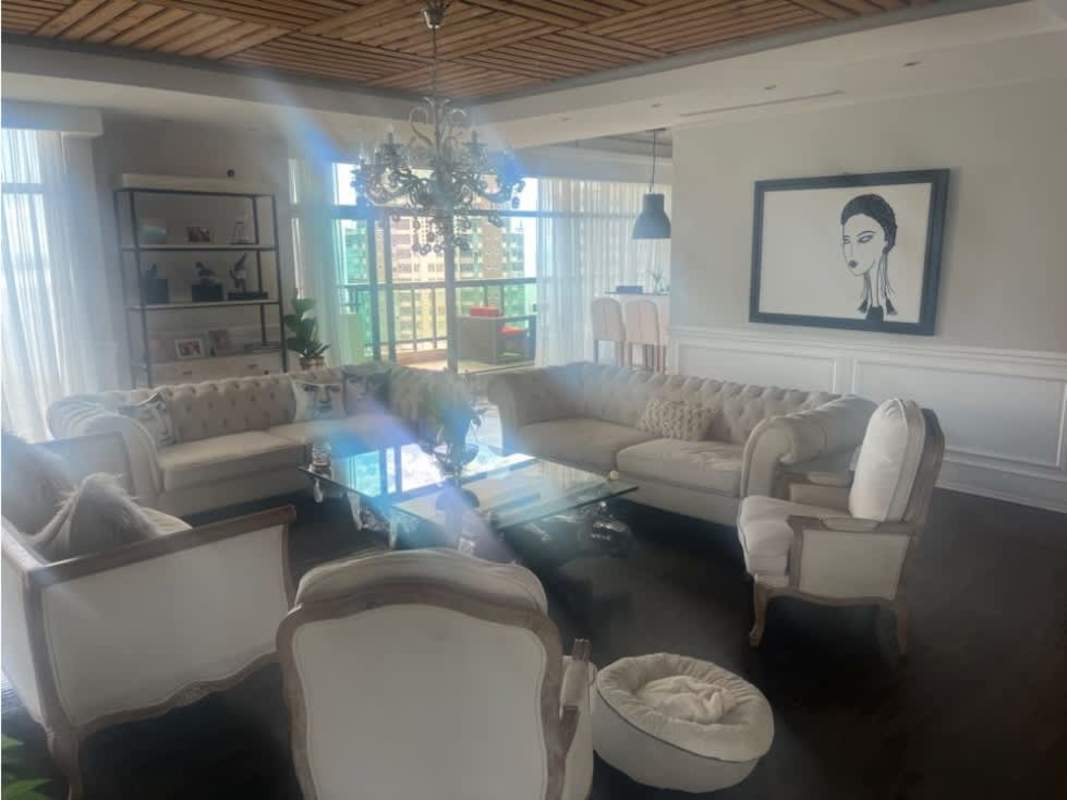 Dining area with panoramic views in PH Ocean Park Punta Pacifica luxury penthouse