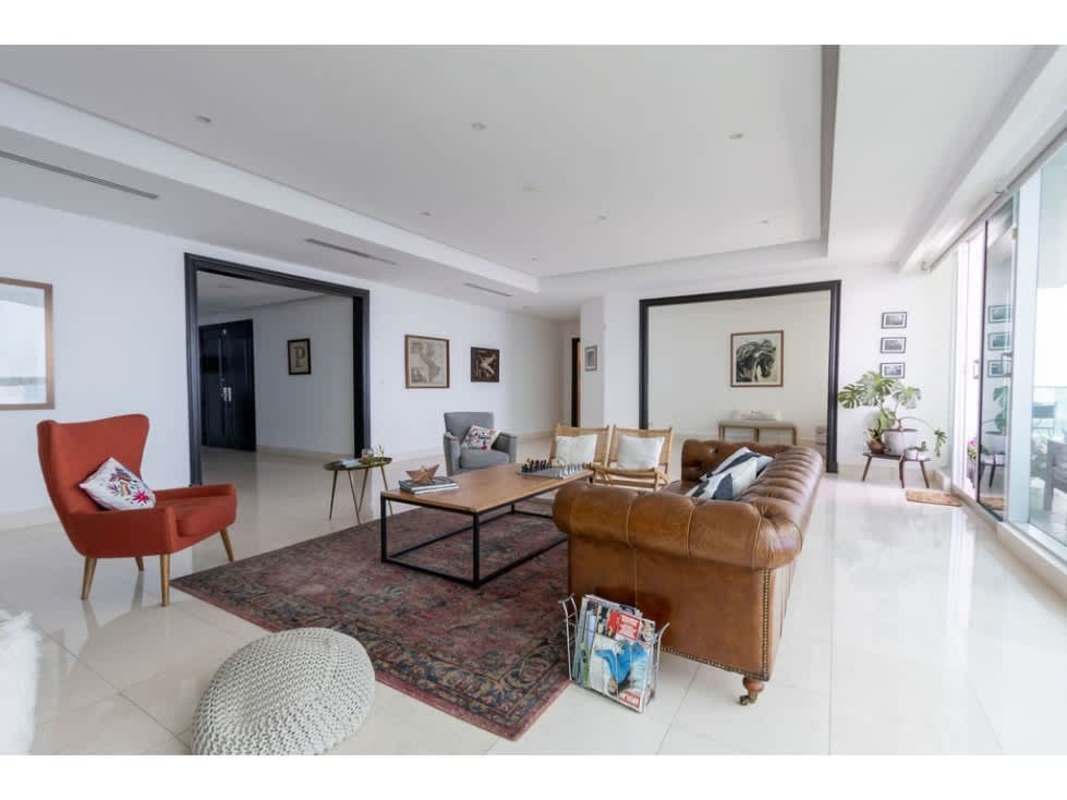 Luxury bathroom with bathtub and floor-to-ceiling ocean view window in Ocean One Costa del Este